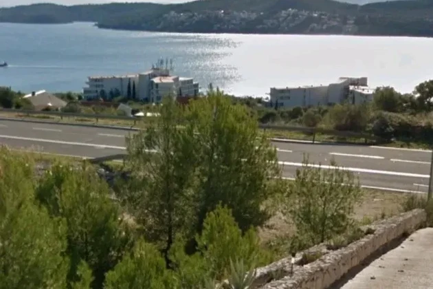 Seget Donji, terreno edificabile di 900 m2, a 650 m dal mare, vista mare