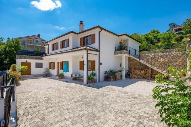 Krásný dům s bazénem a dvěma apartmány, Opatija