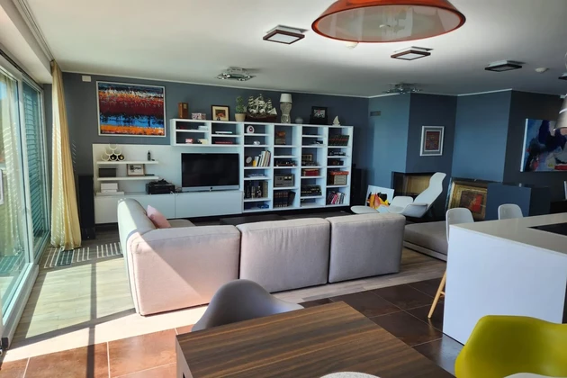 Opatija, exklusive Wohnung in ausgezeichneter Lage, zwei Zimmer, 87 m², erste Reihe zum Meer