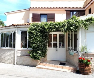 Haus mit vier Wohneinheiten direkt am Meer, Istrien, Medulin