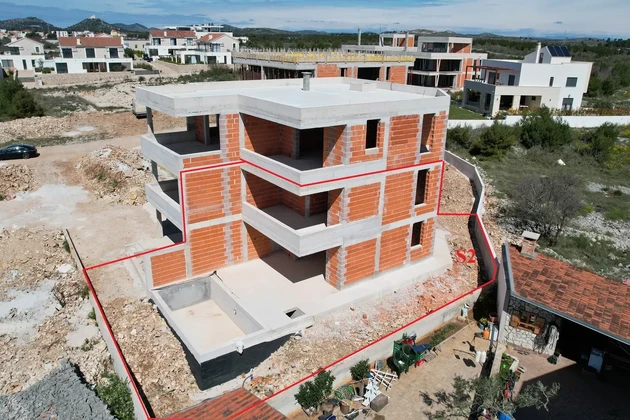 Vodice - Lujoso apartamento dúplex S2 con piscina y jardín, vistas al mar