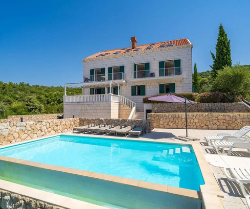 Villa de piedra con piscina en venta en Konavle, Croacia
