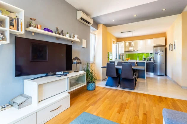 Split, Manuš, appartement spacieux de trois pièces au centre, rénové en 2020.