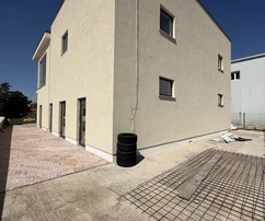 Istria, Poreč – Edificio commerciale in posizione attraente, a 4 minuti dal centro