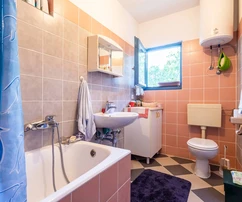 Casa independiente con vista al mar disponible para la compra en Croacia