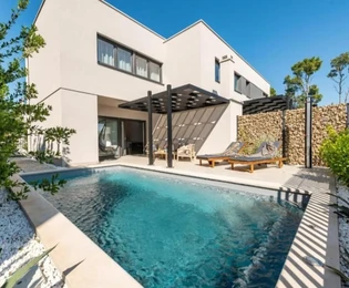 Villa bifamiliare con piscina in vendita a Privlaka in Croazia
