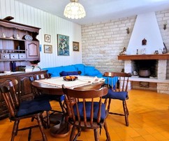 Urokliwa rodzinna nieruchomość na wyspie Brač otoczona bujnymi ogrodami