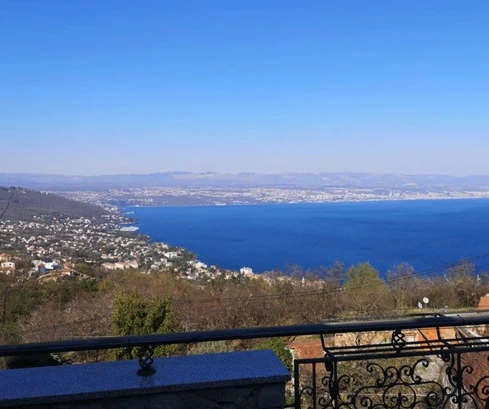Casa independiente en venta con vistas al mar en Croacia