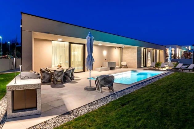 Isztria, Poreč: Modern villa medencével és privát szférával