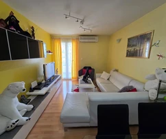 Trogir, komfortable Zwei-Zimmer-Wohnung 67 m², 3. Stock, sofort bezugsfertig