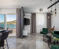 Marina, newly renovated apartment with two bedrooms, 67 m², with parking, first row to the sea
