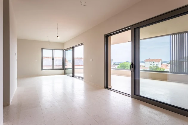 Vodice, luxusní penthouse se třemi ložnicemi, 157,59 m², panoramatický výhled na moře a prostorné terasy