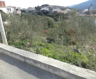 Marina,građ. zemljište 1429 m2 ,blizu centra,struja,voda