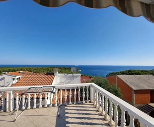 Vis, Rukavac, samostatne stojaci dom s 3 obytnými jednotkami, výhľad na more