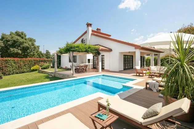 Istria, Poreč: Lujosa villa en edificio alto con piscina climatizada y vistas panorámicas