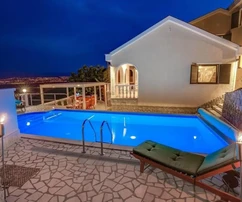 Bellissima villa con piscina e vista fantastica, Opatija