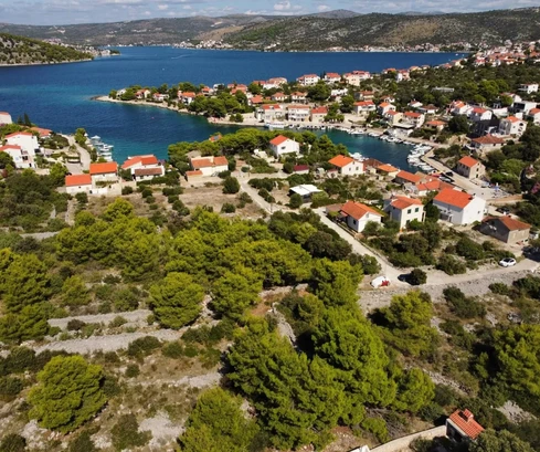 Ražanj, terrain constructible de 1029 m2 avec vue sur la mer, à 100 m de la plage