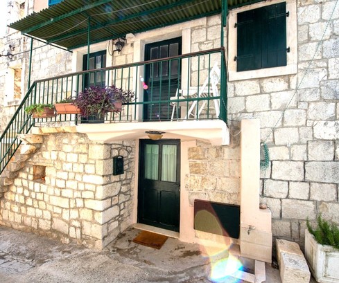 Encantadora casa de piedra renovada cerca del paseo marítimo de Trogir