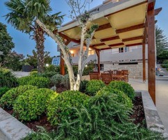 Spacious villa with apartments and a swimming pool for sale in Croatia