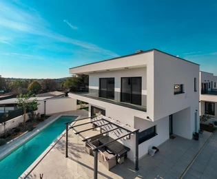 Moderne Villa in Volme, Medulin, nahe dem Meer mit einem einzigartigen Pool