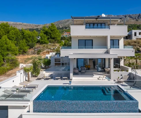 Luxusvilla mit Pool in Podstrana zu verkaufen in Kroatien