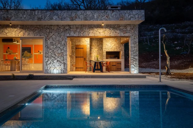 Villa with a swimming pool and tennis court for sale in Dicmo in Croatia