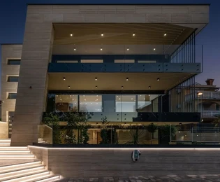 EXKLUZÍV PENTHOUSE PANORÁMÁS TENGERI KILÁTÁSSAL ÉS MEDENCÉVEL, VONZÓ ELHELYEZKEDÉSSEL, 80 M-RE A TENGERPARTTÓL!