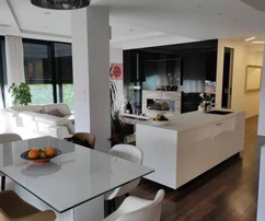 Matulji, Mihotići, appartamento duplex di lusso con cinque stanze 160 m², giardino 250 m², terrazza 130 m²