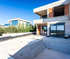 Luxusná vila s bazénom a výhľadom na more na predaj v Chorvátsku