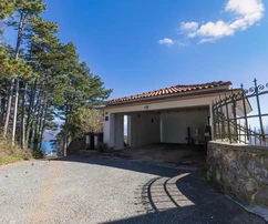 Villa avec piscine à débordement à vendre à Opatija en Croatie