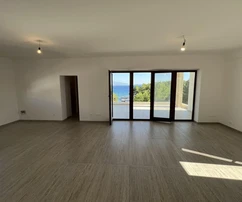 Penthouse Krk szigetén, közvetlenül a tengerparton eladó Horvátországban