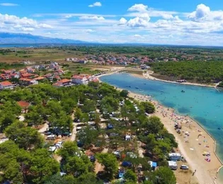 Terreno edificable atractivo (Privlaka a 150 m del mar)