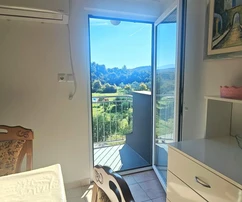 Dům k prodeji na ostrově Rab v blízkosti pláže Veli Mel v Chorvatsku