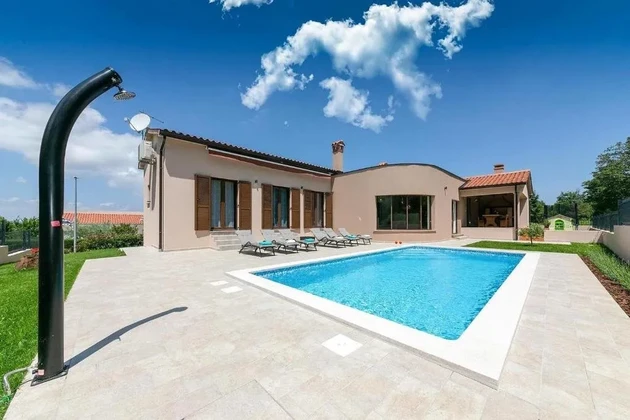 Modernes Haus mit Pool und freiem Blick, Istrien, Labin