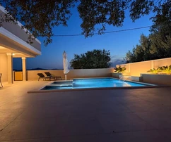 First row Diklo villa
