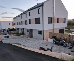 Trogir, třípodlažní, 4pokojový byt, 137 m2, v řadovém domě, novostavba