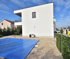 Luksusowa willa z basenem na sprzedaż w Jadriji