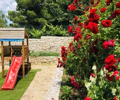 Moderní vila s bazénem na prodej v Tučepi v Chorvatsku