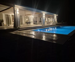 Villa de luxe sur 2 hectares de terrain avec vue panoramique sur la mer
