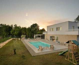 Villa in vendita a Gimino con piscina e interni di design in Croazia