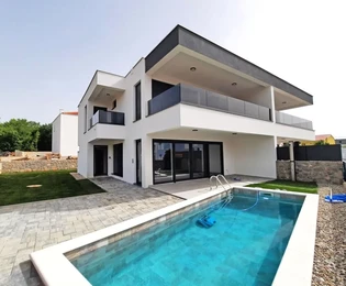 NOUVELLE MAISON MITOYENNE AVEC PISCINE ET VUE SUR LA MER, DANS UN ENDROIT CALME !