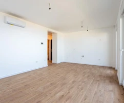 Makarska, appartement trois pièces dans un immeuble de luxe avec piscine et vue dégagée sur la mer