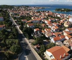 Apartmenthaus mit fünf Wohneinheiten im Bau auf der Insel Ugljan, Preko