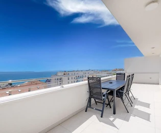 Dwupoziomowe mieszkanie z widokiem na morze na sprzedaż w Splicie w Chorwacji