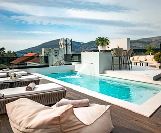 Luxusvilla mit Meerblick in Trogir zu verkaufen in Kroatien