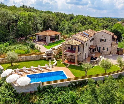Villa en pierre d'Istrie avec piscine à vendre à Tinjan en Croatie