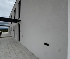 Vodice, S1, luksusowy czteropokojowy apartament z basenem, garażem i panoramicznym widokiem na morze