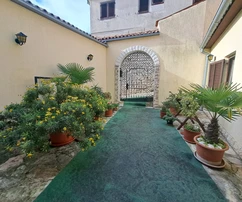 Istria, Buje – polyfunkčný dom s reštauráciou