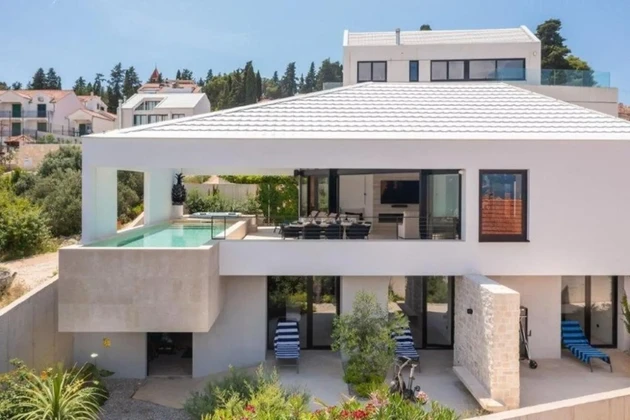 Villa en venta en Sutivan Brač con vistas panorámicas en Croacia
