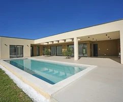 Istrie, Žminj, moderní novostavba s bazénem a solární elektrárnou